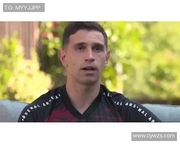 马丁内斯“戏精上身”？赛前通道挑衅阿森纳，是“真性情”还是“低情商”？